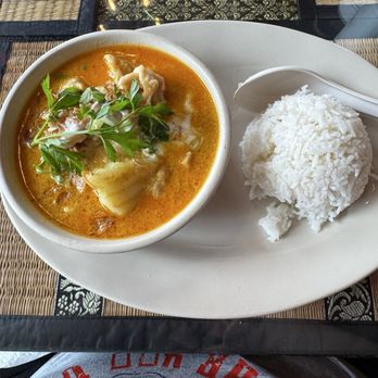 Ruan Thai - Yellow curry lunch special - Sushi Bars Near Me - Greensboro, Alabama