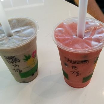 Shaka Shaka Tea Express - Disgustingly sweet dragonfruit smoothie and an OK strawberry guava smoothie. I must add that these smoothies are coarsely blended with ice. - Bubble Tea Near Me - Honolulu, Hawaii