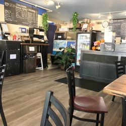 Public Cafe - Cute little seating area, lots of photos of the Himalayas as the owner is Nepalese.