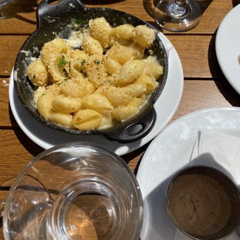 Refinery Rooftop - Mac and cheese - Lounges Near Me - New York, New York