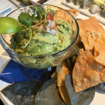 CōV Edina - Guacamole - Cocktail Bars Near Me - Edina, Minnesota