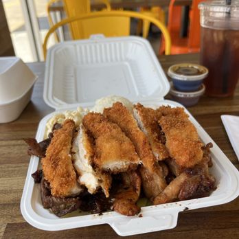 Maika’i Hawaiian Bbq - a chicken sandwich and rice in a styrofoam container - Barbeque Near Me - Houston, Texas Maika’i Hawaiian Bbq - a chicken sandwich and rice in a styrofoam container - Barbeque Near Me - Houston, Texas