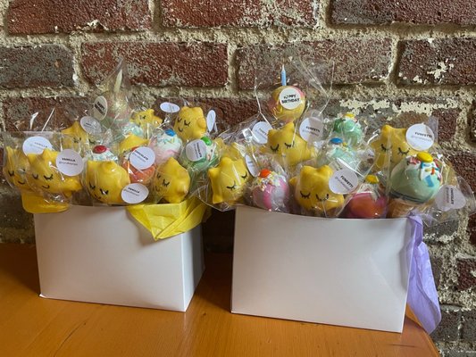 NY Cake Pops by null