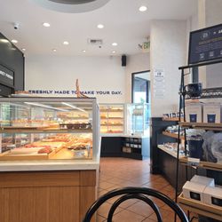 Paris Baguette - Store inside