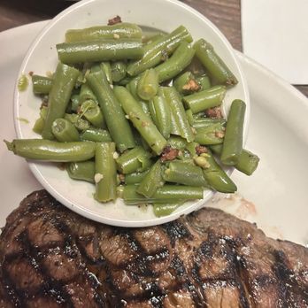 Texas Roadhouse - 14 ounce ribeye medium rare seasoned perfectly w green beans - Barbeque Near Me - Northlake, Texas Texas Roadhouse - 14 ounce ribeye medium rare seasoned perfectly w green beans - Barbeque Near Me - Northlake, Texas