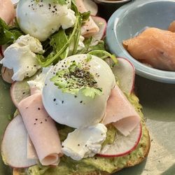 Mar de Miel - Toast with ham, egg white, guacamole, and a side of lox's