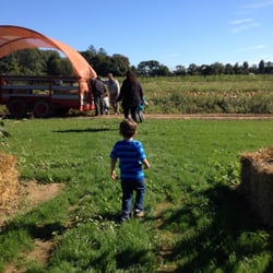 Smithtown Co-Op Nursery School - Fall field trip to Borella's