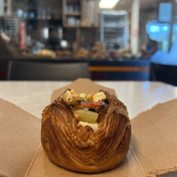Coffeebar Bakery - Caprese danish