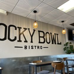 Rocky Bowl Bistro - Decor