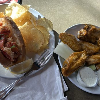 Validation Ale - Lobster roll (good) and the wings- where 7 out of 9 were the boney 2nd joint. - Breweries Near Me - Santa Barbara, California