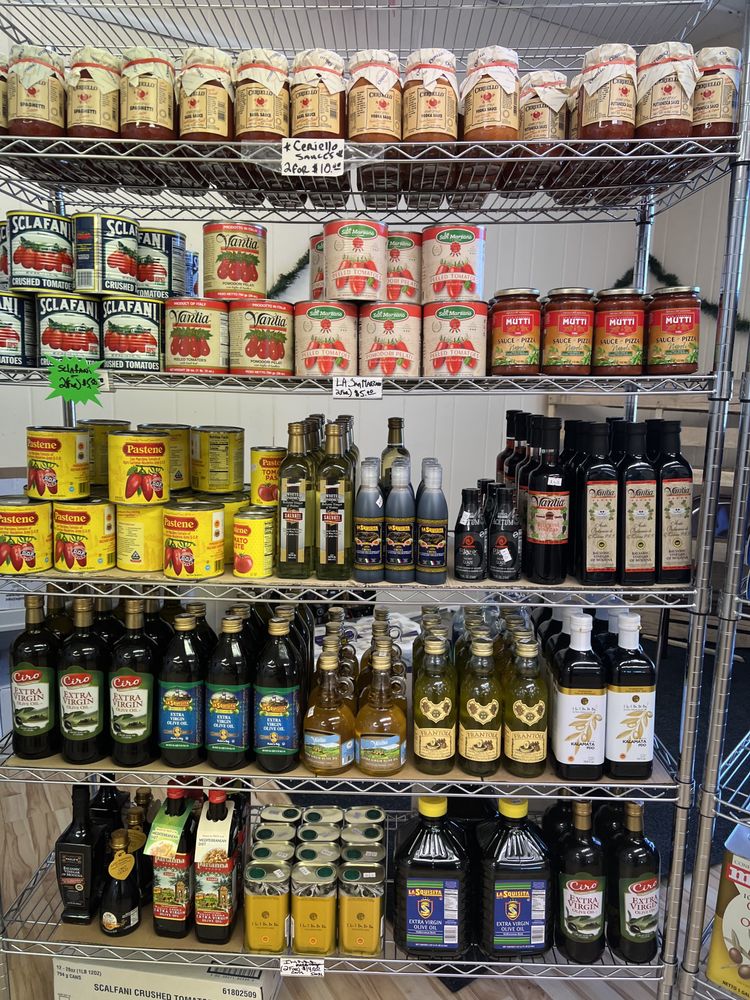 Alo’s Imports & Market Logo