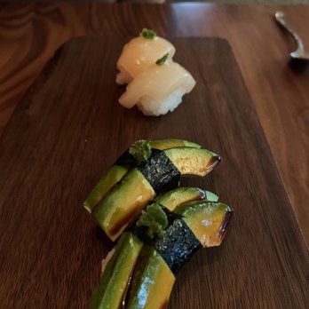 Uchi Miami - Nama hotate (top): scallop nigiri/ Avocado nigiri (bottom) - Asian Fusion Near Me - Miami, Florida