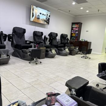 Celebrity Nail Spa - Pedi stations. - Nail Salons Near Me - Osprey, Florida
