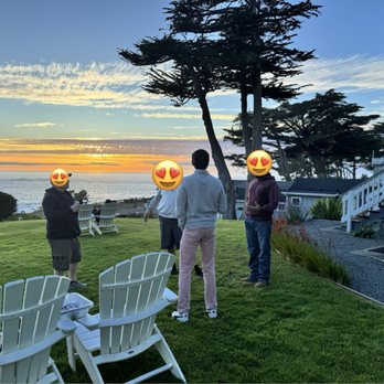 Sea Rock Inn - Just hanging out - Bed & Breakfast Near Me - Mendocino, California