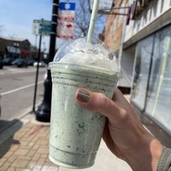 Budacki's Drive In - Mint Chocolate Chip Shake