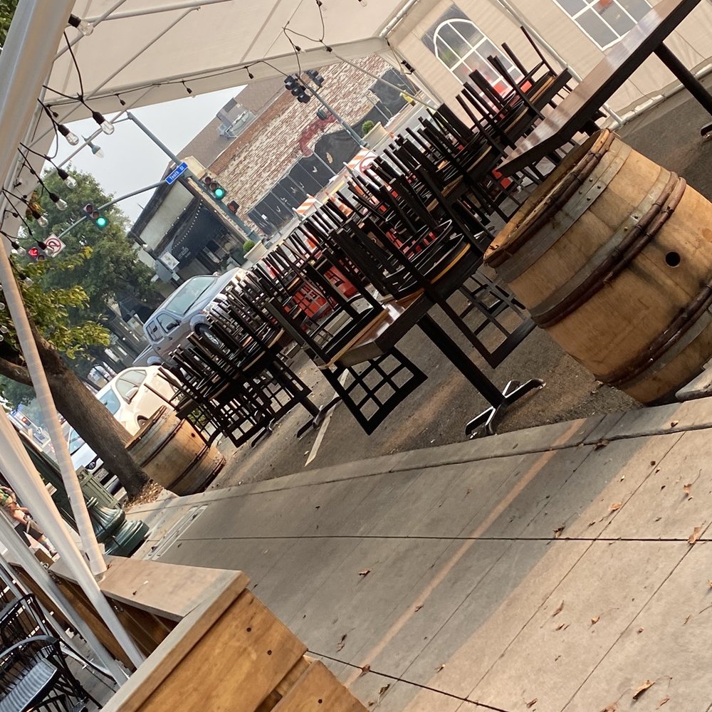 Juniors' - Outdoor seating for Covid - American Near Me - Tracy, California