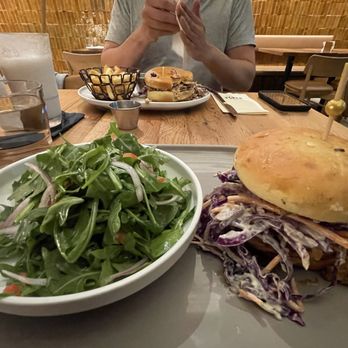 Dando La Brasa - Sandwich de Pollo a la Brasa - Salad Near Me - Miami, Florida Dando La Brasa - Sandwich de Pollo a la Brasa - Salad Near Me - Miami, Florida