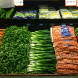 Royal City Harvest Foods - Nice produce department