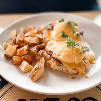 Brunch & Sip - Eggs Benedict - Coffee & Tea Near Me - Phoenix, Arizona