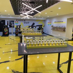 3Fifteen Hamtramck - Awesome place with huge variety of cannabis to choice from! Very professional and fair prices as well.