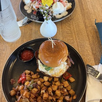 Pradera Brunch - Breakfast Sandwich fresas con creama Waffles - Breakfast & Brunch Near Me - Baldwin Park, California Pradera Brunch - Breakfast Sandwich fresas con creama Waffles - Breakfast & Brunch Near Me - Baldwin Park, California