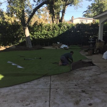 Earth Design - Laying the lawn. - Landscape Architects or Designers Near Me - Santa Monica, California