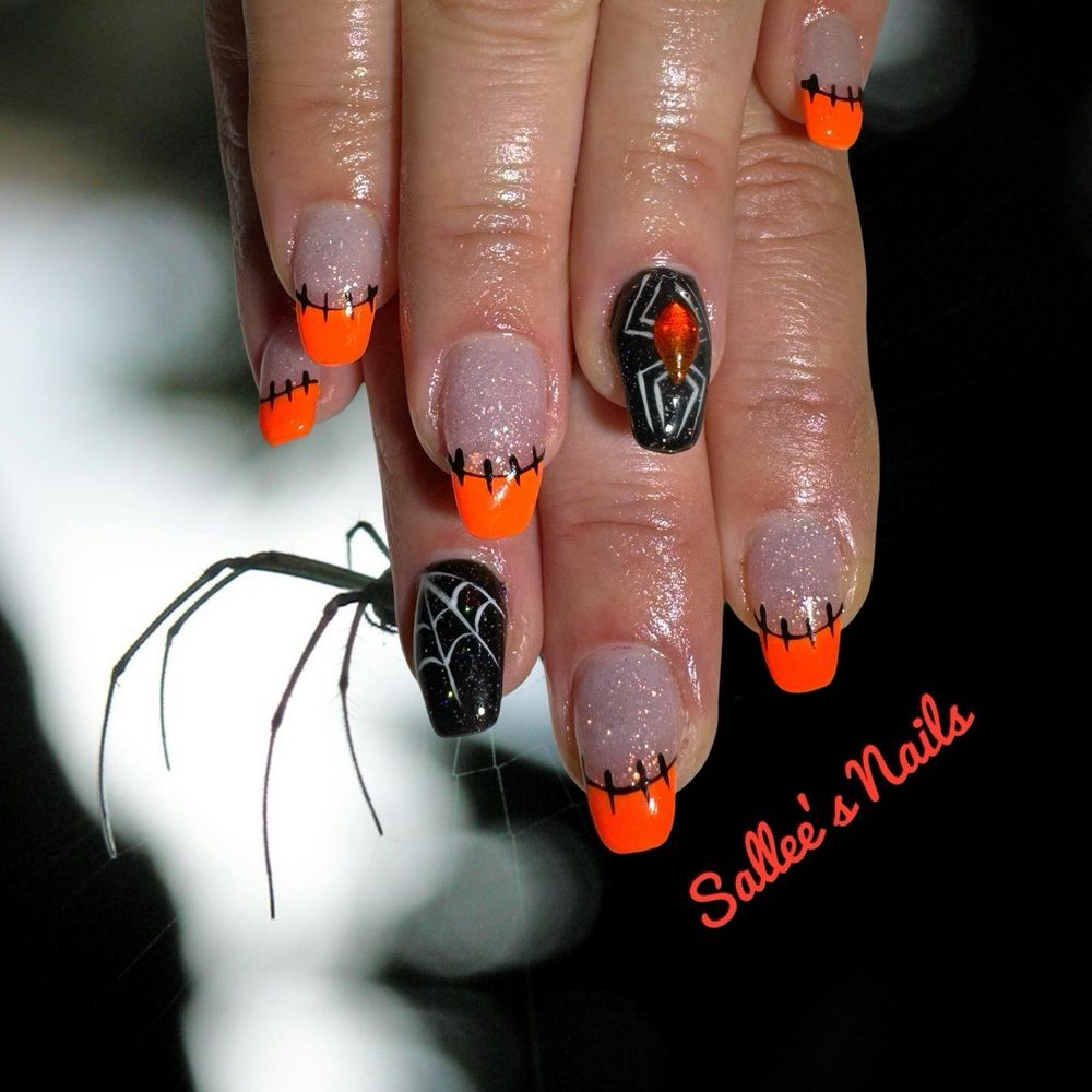 Sallee's Nails Logo