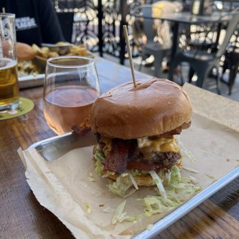 Burger Bench - Classic Burger plus bacon and Rosé wine - American Near Me - Escondido, California