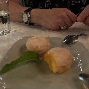 Luna - mouchée - Korean Near Me - Montreal, Quebec