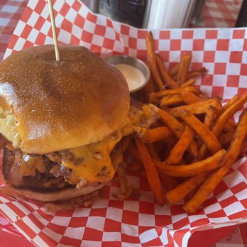 Agave Grille 2 - Hamburger with sweet potato French fries - American Near Me - Ajo, Arizona