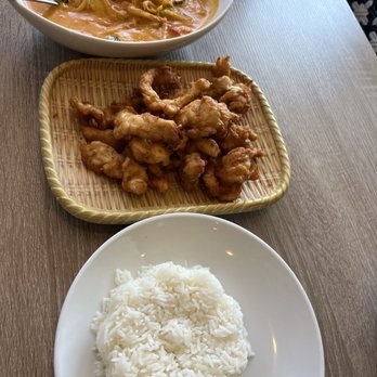 NUA Thai - Red curry with fried chicken - Thai Near Me - Houston, Texas NUA Thai - Red curry with fried chicken - Thai Near Me - Houston, Texas
