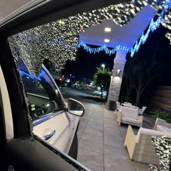 Hampton Inn Vallejo - Car window got smashed at Hampton Inn Hotel in Vallejo! - Hotels Near Me - Vallejo, California