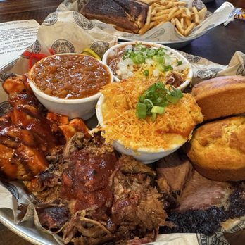 Del's Hideout - BBQ Feast - Party of 2 with brisket chili, corn bread, mac & cheese - Barbeque Near Me - San Diego, California