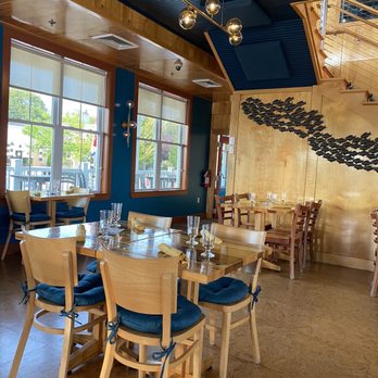 Trafford Restaurant - Dining room - New American Near Me - Warren, Rhode Island Trafford Restaurant - Dining room - New American Near Me - Warren, Rhode Island