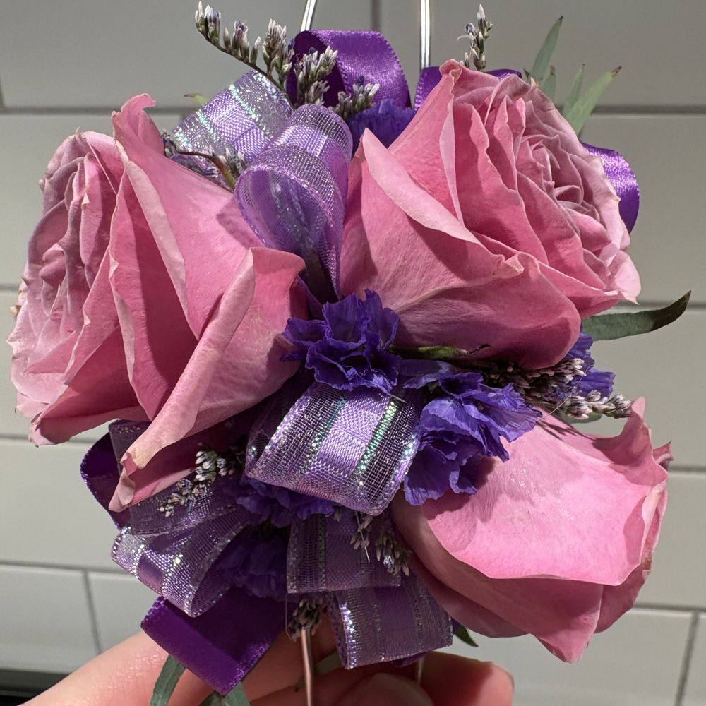 Stems & Vines - Florists Near Me - Burnsville, Minnesota Stems & Vines - Florists Near Me - Burnsville, Minnesota
