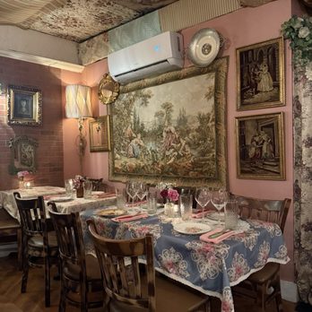 La Fresa Francesa - Wine Bars Near Me - Hialeah, Florida