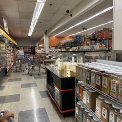 Tutu Park Mall - Plaza Extra grocery store