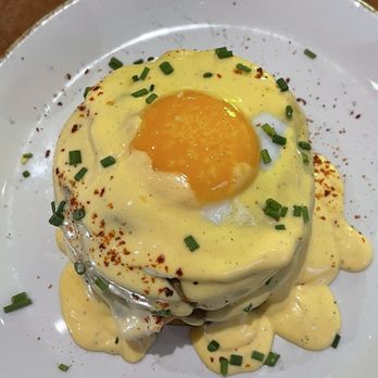 Naked & Sated - Unique take on a salmon avocado Benedict! Absolutely loved it! - Salad Near Me - Madrid, M