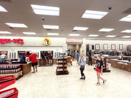BUC-EES - Updated December 2024 - 155 Photos & 83 Reviews - 2500 Buc-ee ...
