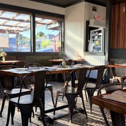 Me Va Con Vietnamese Kitchen - Inside and patio dining