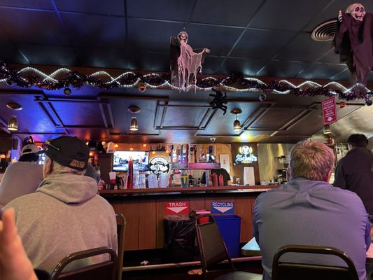 Matt's Bar and Grill by null