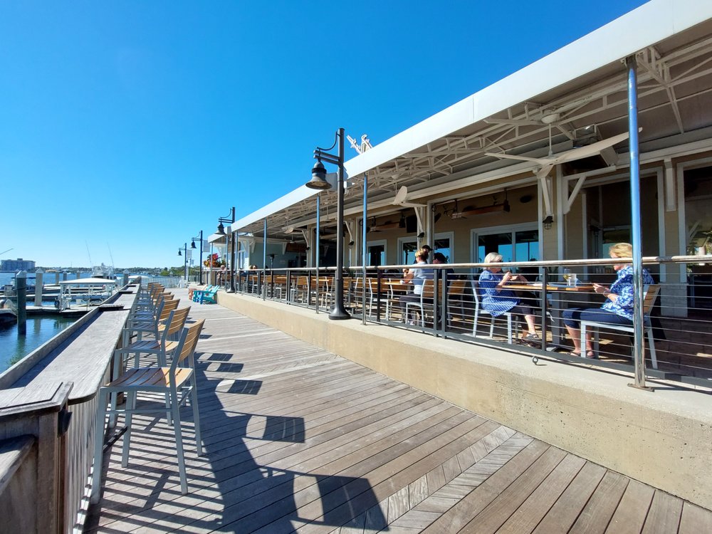 Outriggers Tiki Bar & Grille