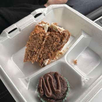 Frannie’s Vegan Cafe - Carrot cake and chocolate cupcake. - Vegan Near Me - Johnson City, Tennessee