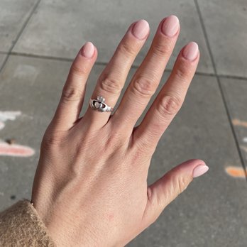 Diamond Pretty Nail Salon - Acrylic refill with Essie gel by Amy - Nail Salons Near Me - Brooklyn, New York