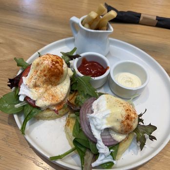 Flipper’s - Eggs Benedict - Pancakes Near Me - New York, New York