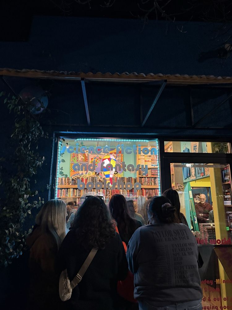 Parallel Worlds Bookshop Logo