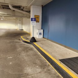 Inova Schar Cancer Institute - Great Falls Clinic - Free valet in the garage