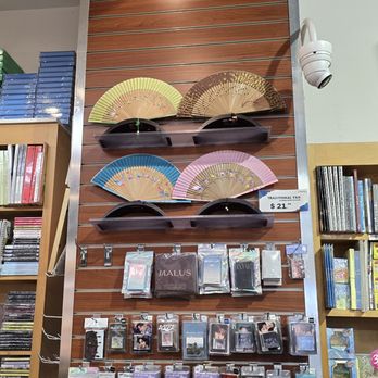 Koryo Bookstore - fans - Bookstores Near Me - New York, New York Koryo Bookstore - fans - Bookstores Near Me - New York, New York