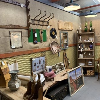 Livingston Antique Outlet - Cute booth - Antiques Near Me - Howell, Michigan Livingston Antique Outlet - Cute booth - Antiques Near Me - Howell, Michigan