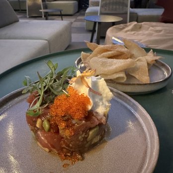 High 5ive Rooftop Bar - Ahi Tuna Poké (technically a tartare) with Wonton Chips - 4/10 - Cocktail Bars Near Me - Oakland, California